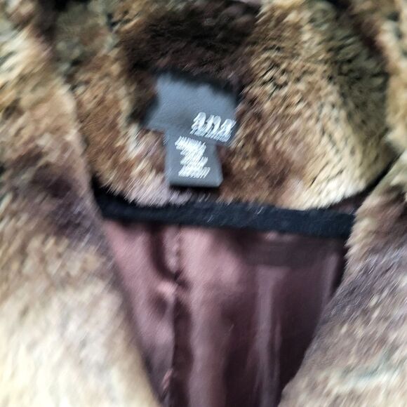 Metallic and Faux Fur Jacket Size Medium - Picture 6 of 7